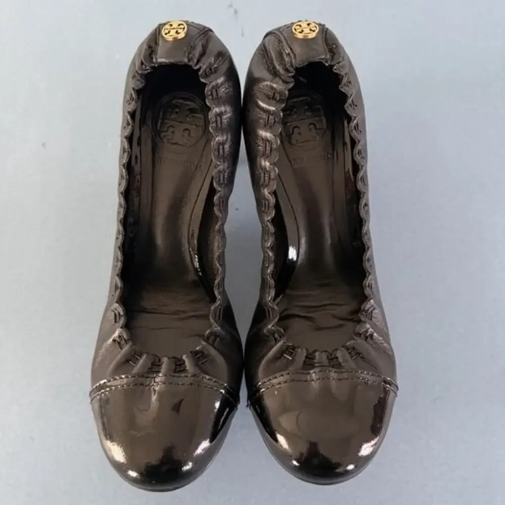 Tory Burch Abbey 2‎ Mid Heel Black Leather Cap Toe Block Heel Pumps